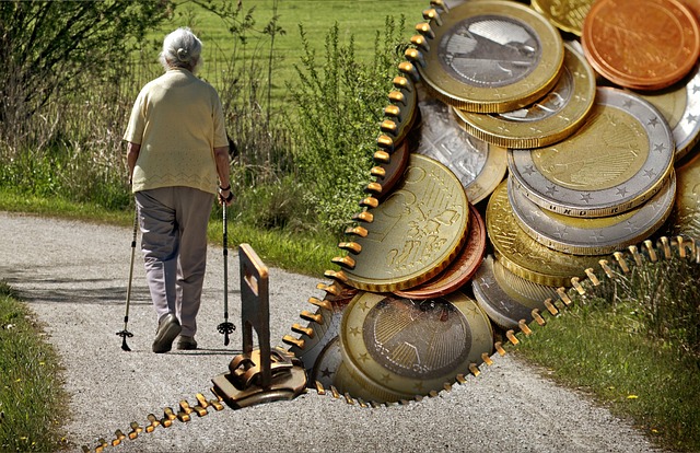 důchodkyně a mince