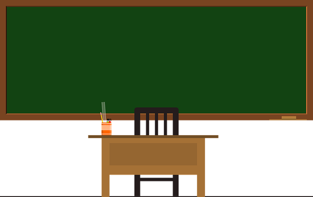 tabule a učitelský stůl